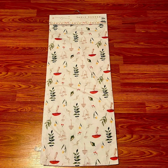 Honeybee gardens 16x80  mushroom print table runner - Picture 1 of 7